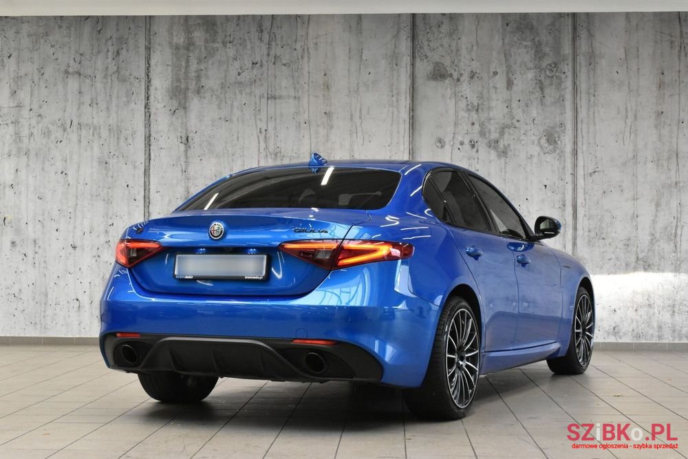 2021' Alfa Romeo Giulia photo #2