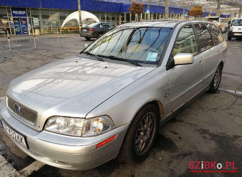 2004' Volvo V40 photo #1