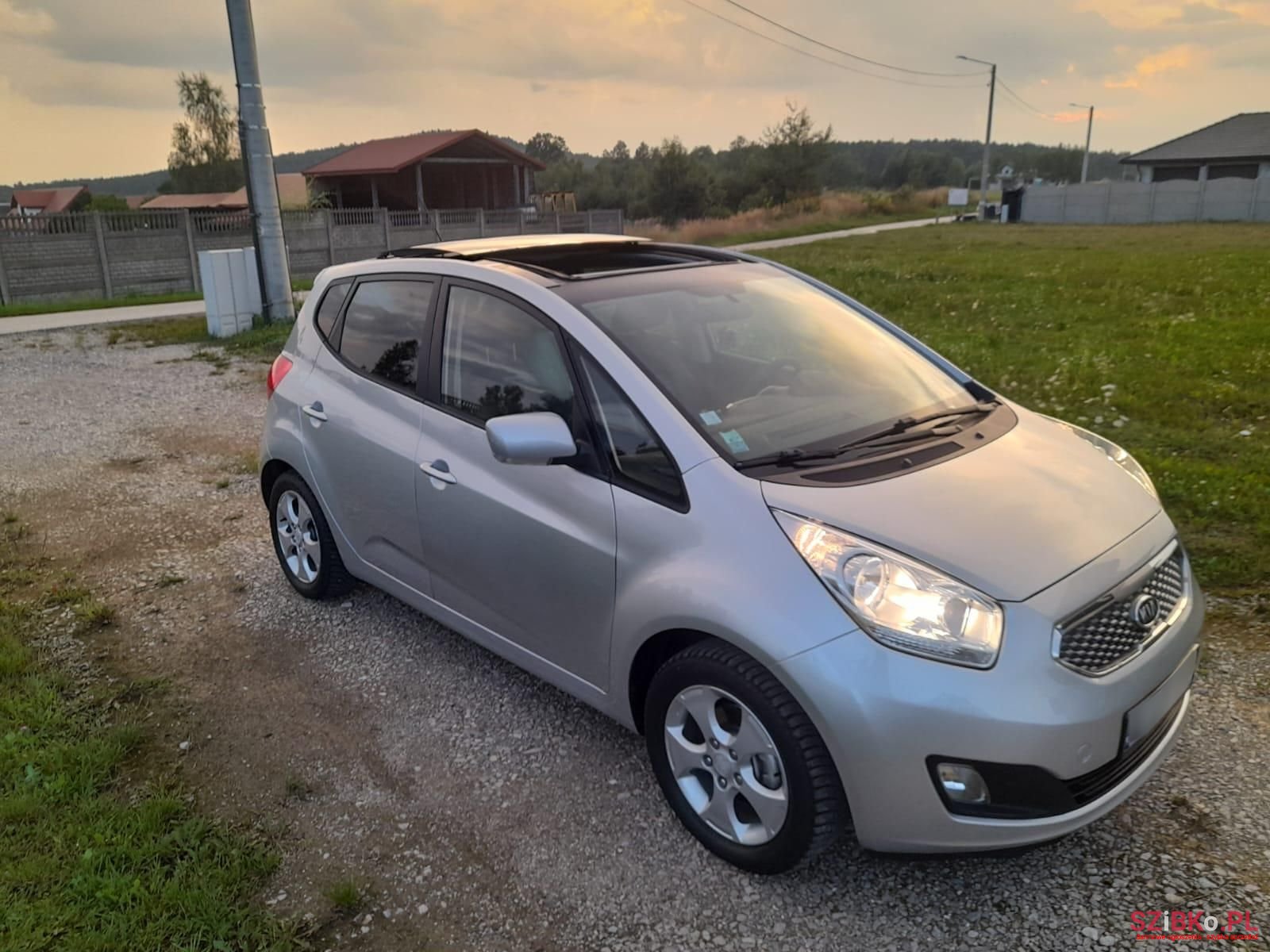 2010' Kia Venga photo #2
