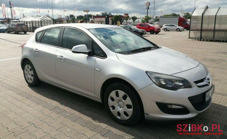 2015' Opel Astra photo #4