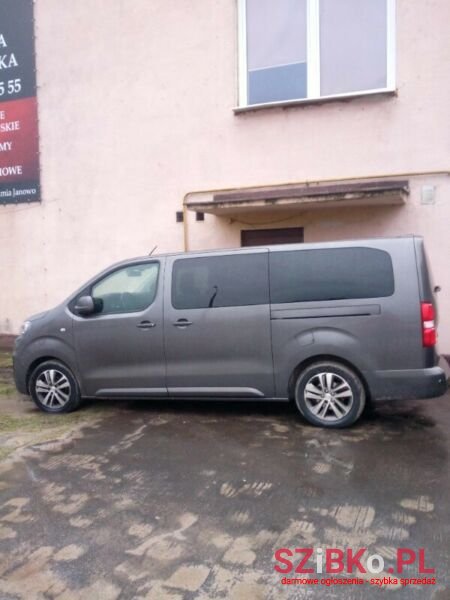 2018' Peugeot Traveller photo #1