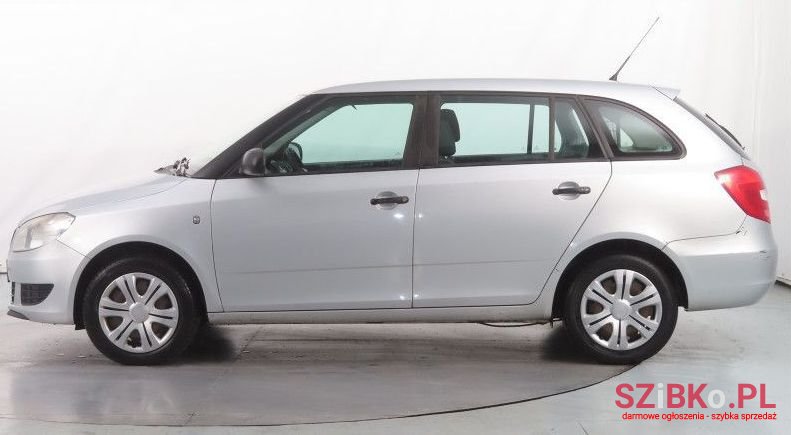 2010' Skoda Fabia photo #2