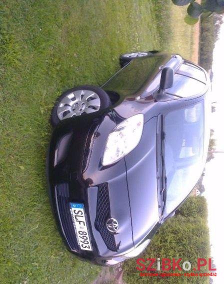 2010' Toyota Yaris photo #1