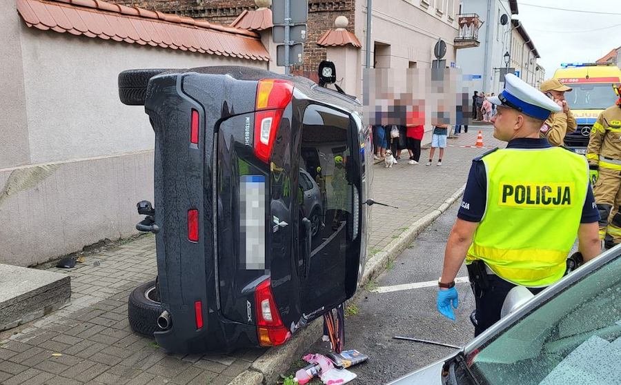 Usiłowanie zabójstwa? Jechał chodnikiem i taranował ludzi w Chełmnie