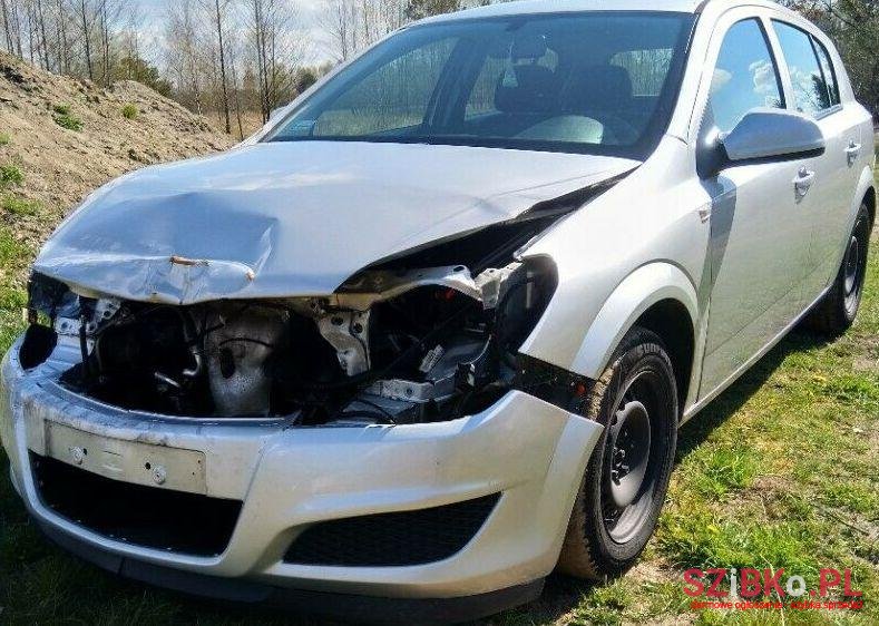 2012' Opel Astra photo #1