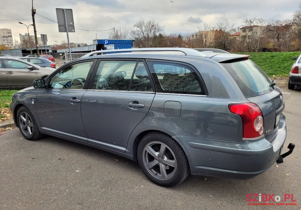 2004' Toyota Avensis photo #3
