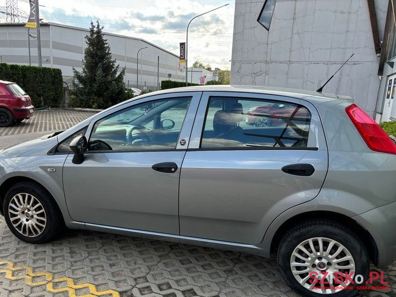 2011' Fiat Punto photo #6