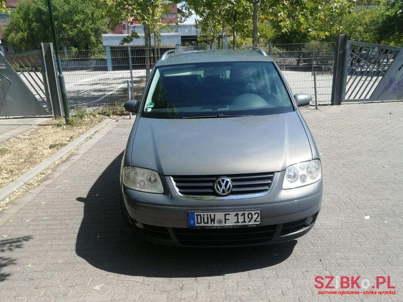 2003' Volkswagen Touran photo #4