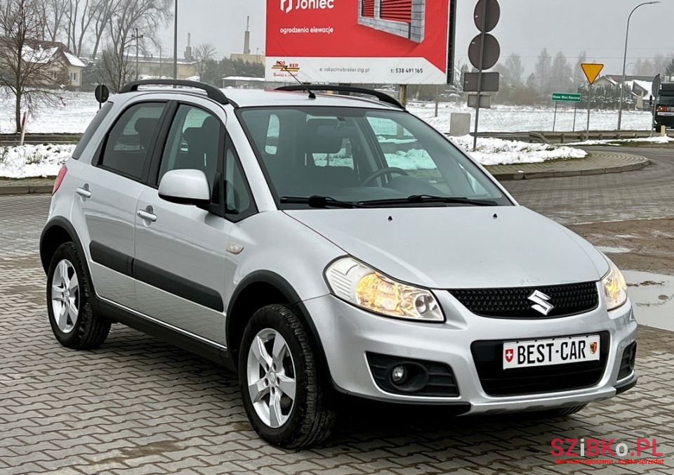 2010' Suzuki SX4 photo #2