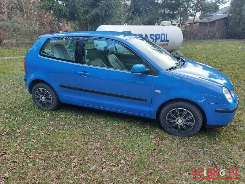 2002' Volkswagen Polo photo #5