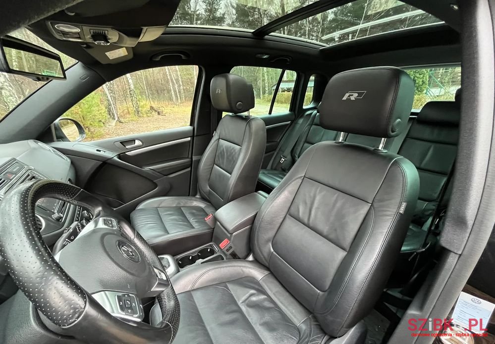 2015' Volkswagen Tiguan photo #2