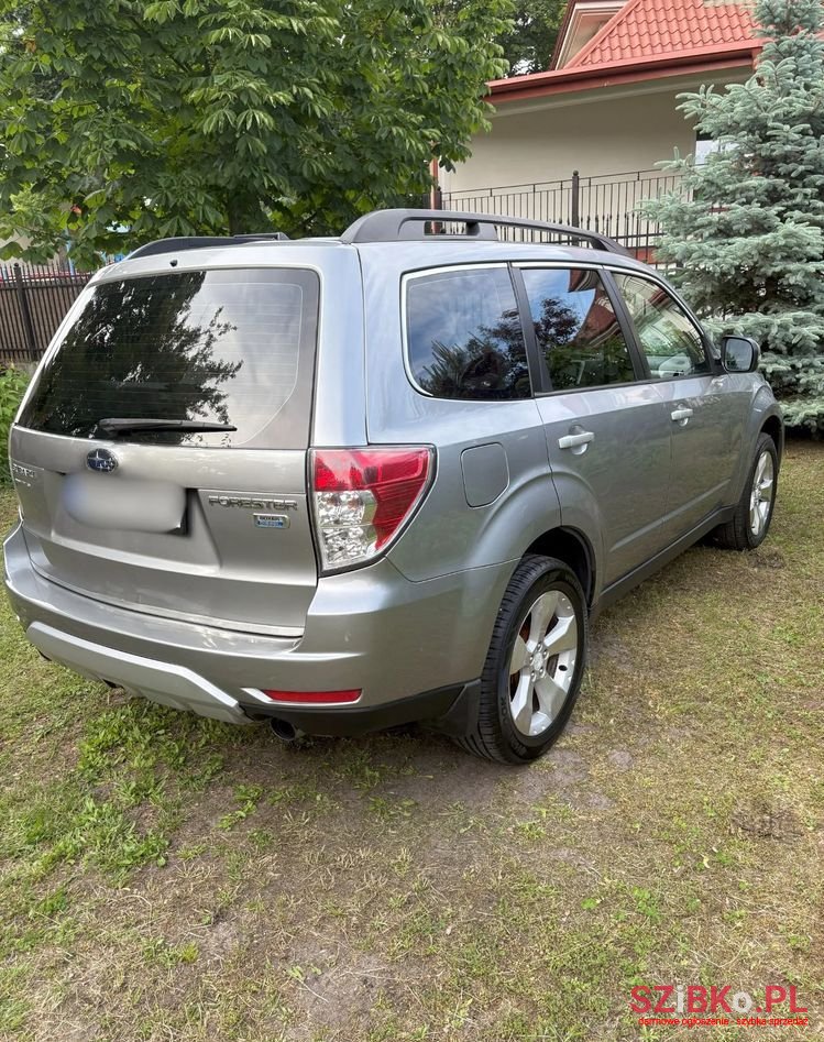 2011' Subaru Forester photo #4