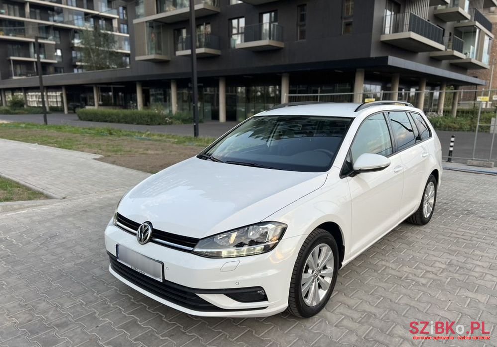 2018' Volkswagen Golf photo #2