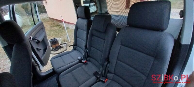 2004' Volkswagen Touran photo #5