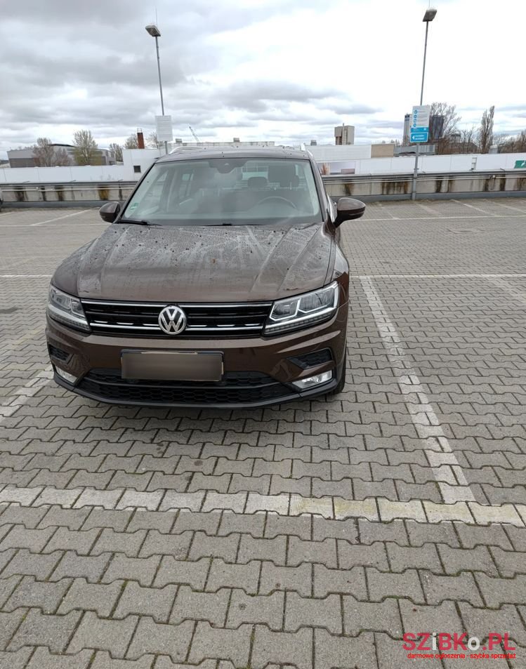 2016' Volkswagen Tiguan photo #2