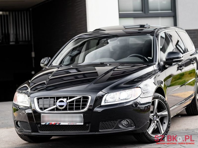 2011' Volvo V70 D3 photo #2