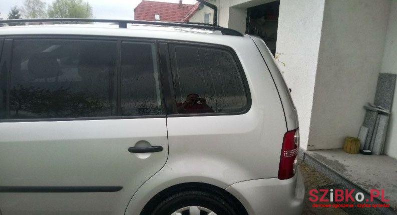 2010' Volkswagen Touran photo #1