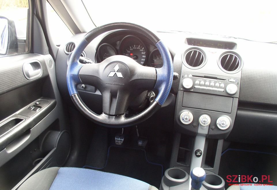 2006' Mitsubishi Colt photo #6