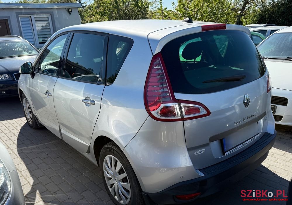 2011' Renault Scenic photo #6