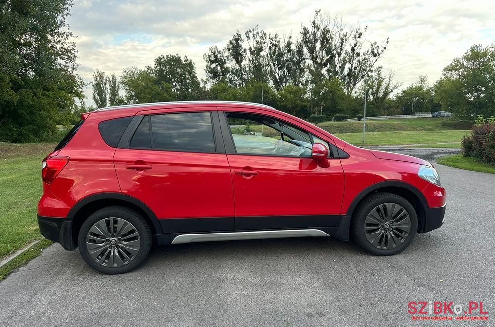 2016' Suzuki SX4 photo #2