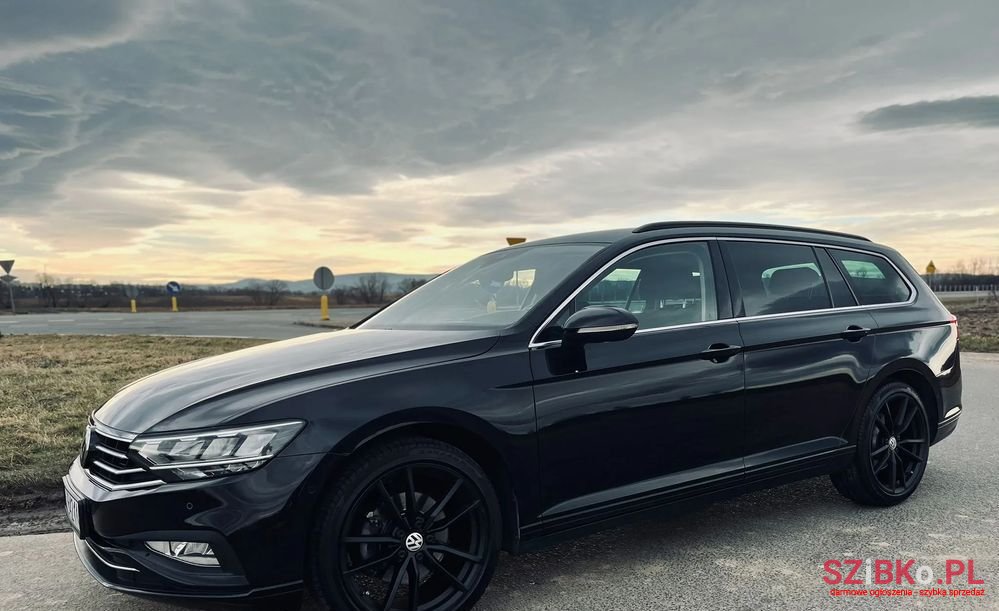 2020' Volkswagen Passat photo #2