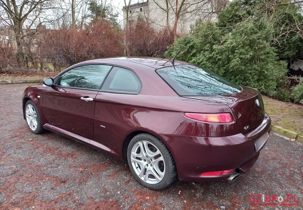 2005' Alfa Romeo GT photo #3