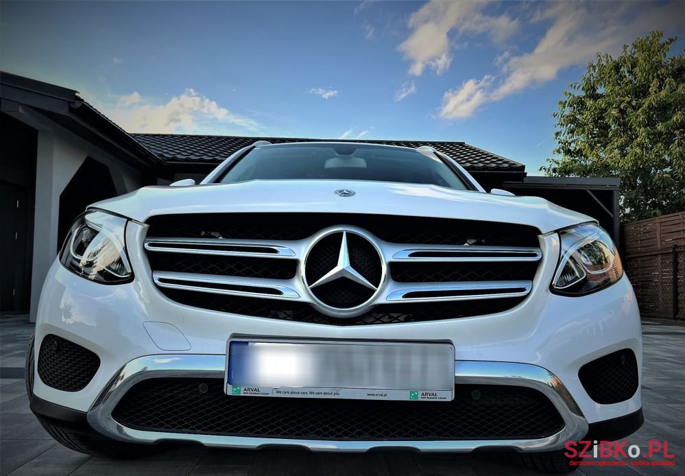2018' Mercedes-Benz GLC 220 D 4-Matic photo #3
