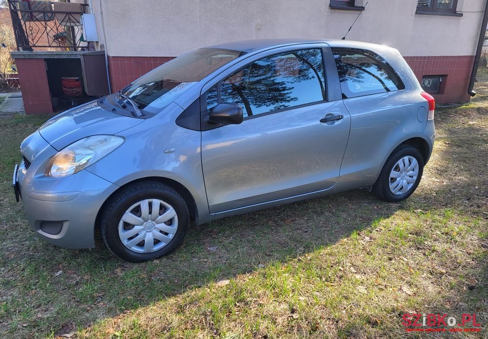 2009' Toyota Yaris 1.0 Luna A/C photo #2
