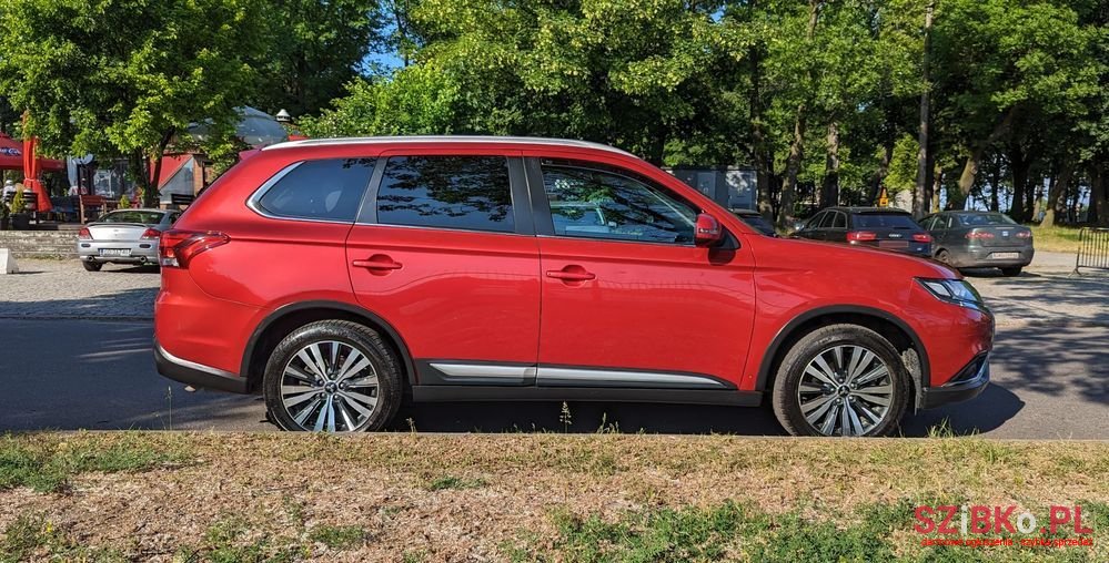 2020' Mitsubishi Outlander photo #5