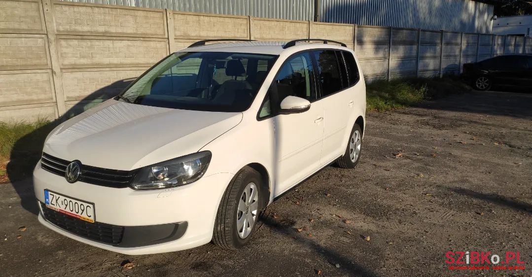 2012' Volkswagen Touran photo #2