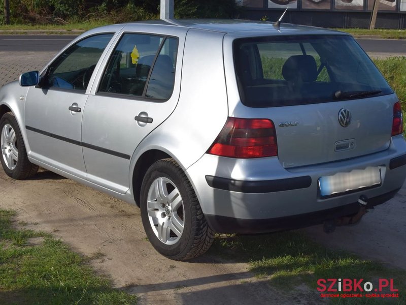 2002' Volkswagen Golf photo #3