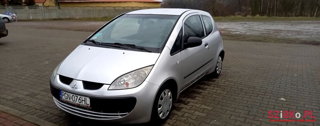 2006' Mitsubishi Colt photo #2