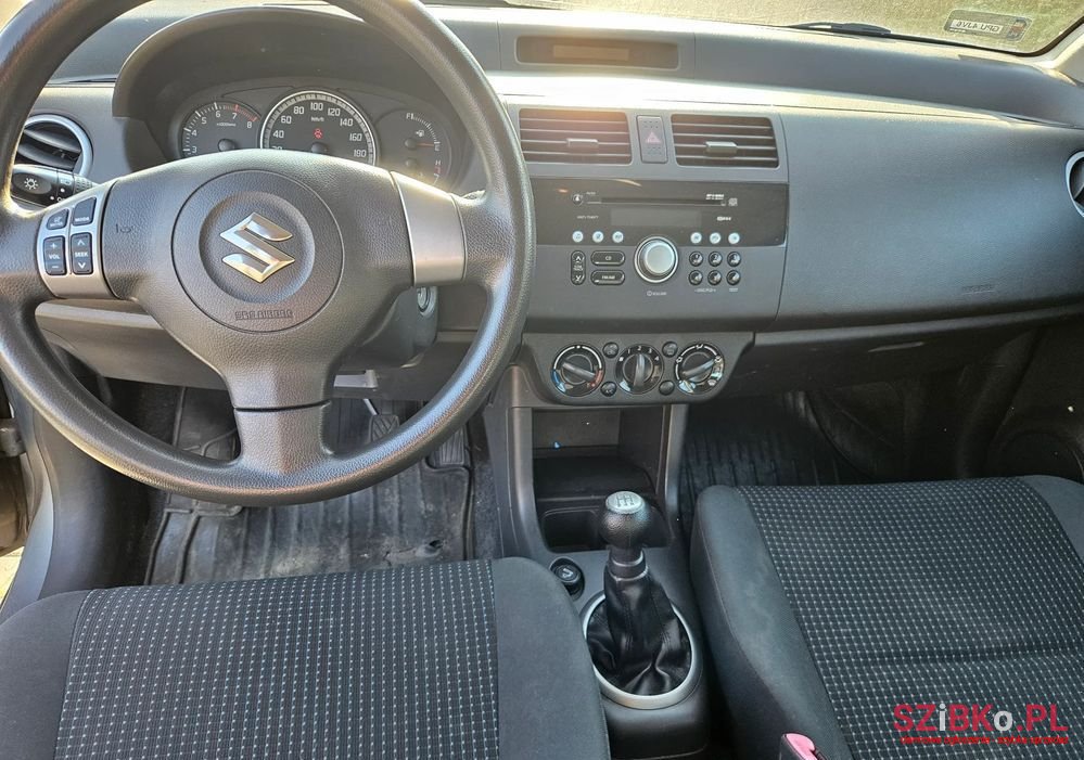 2007' Suzuki Swift photo #4