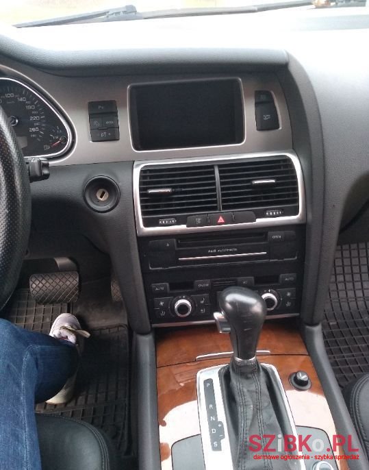 2010' Audi Q7 photo #6