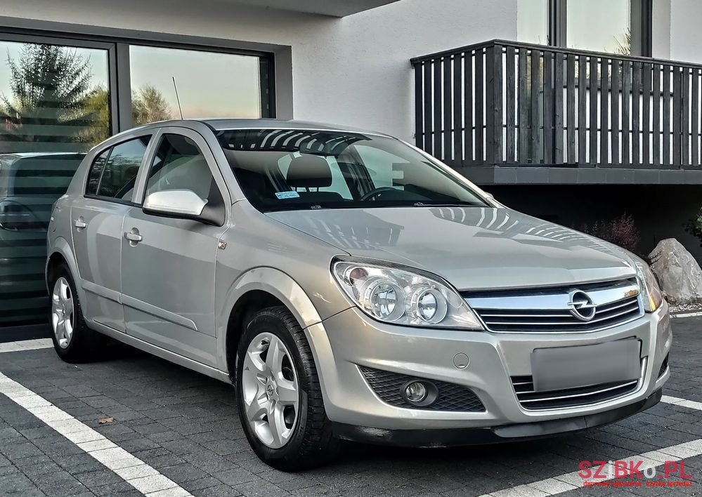 2008' Opel Astra photo #4