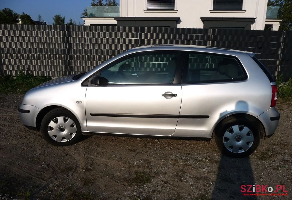 2004' Volkswagen Polo 1.2 Tour photo #1