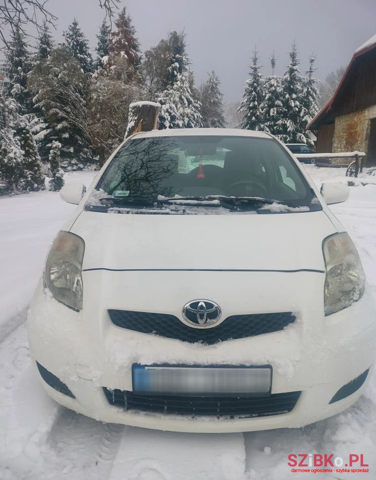 2009' Toyota Yaris photo #5