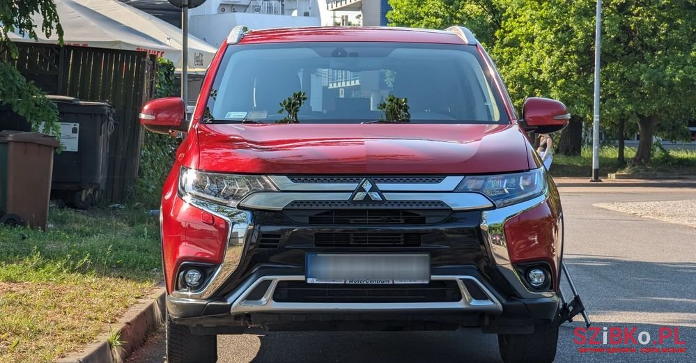 2020' Mitsubishi Outlander photo #4