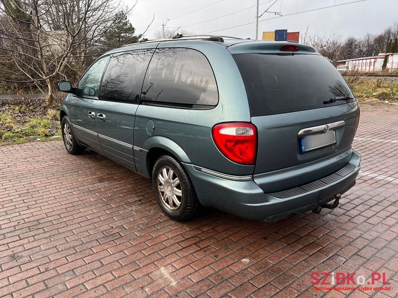 2005' Chrysler Town & Country 3.8 photo #5