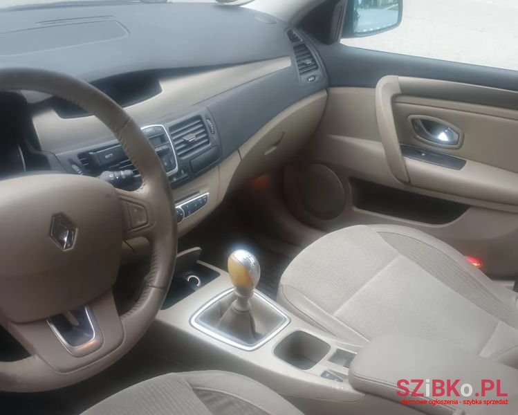 2008' Renault Laguna 2.0 Dci Privilege photo #3