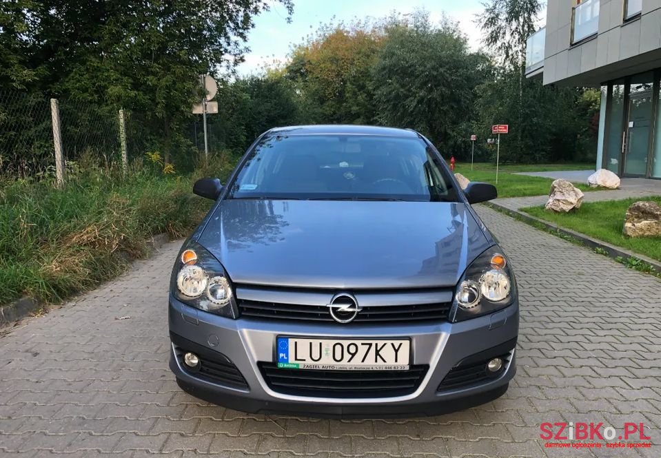 2004' Opel Astra photo #2
