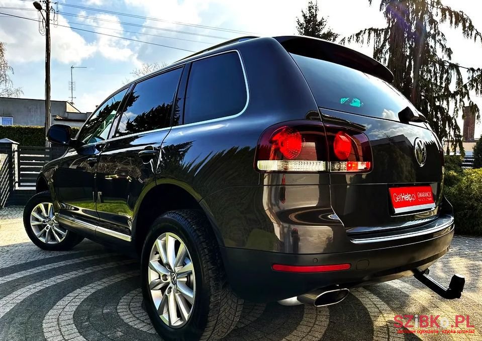 2007' Volkswagen Touareg photo #3