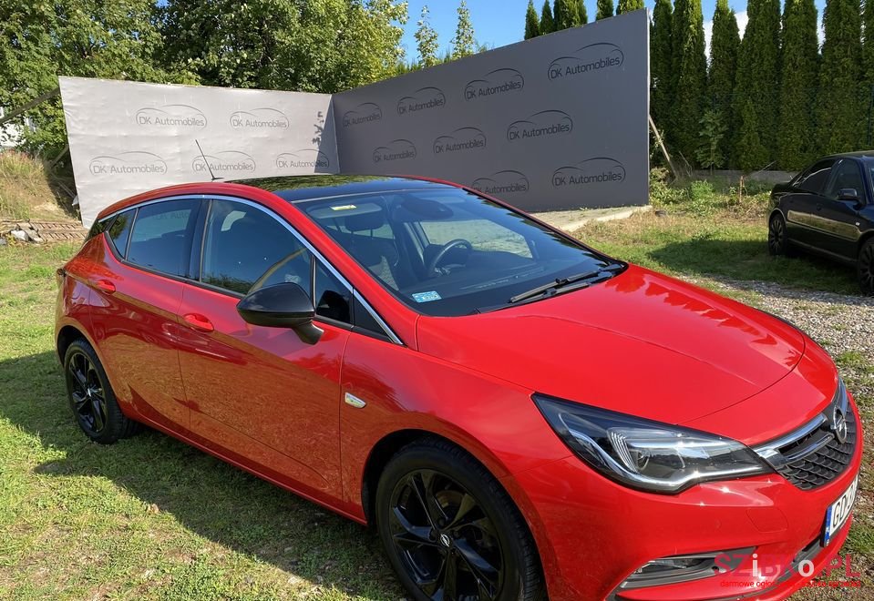 2018' Opel Astra photo #2