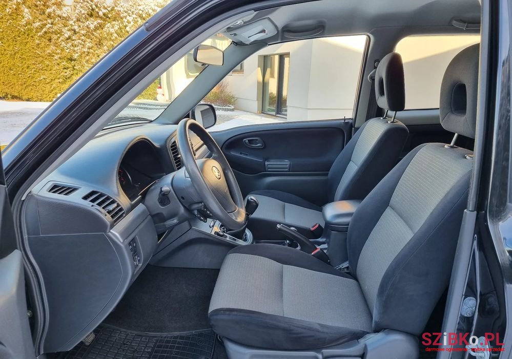 2004' Suzuki Grand Vitara 1.6 photo #5