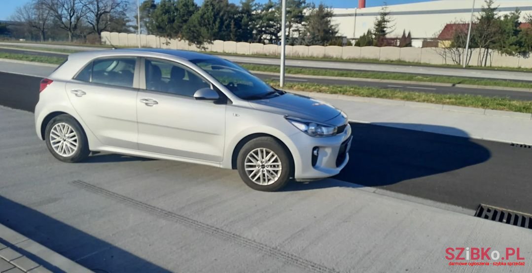 2019' Kia Rio photo #3