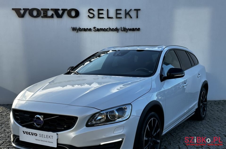 2017' Volvo V60 photo #1
