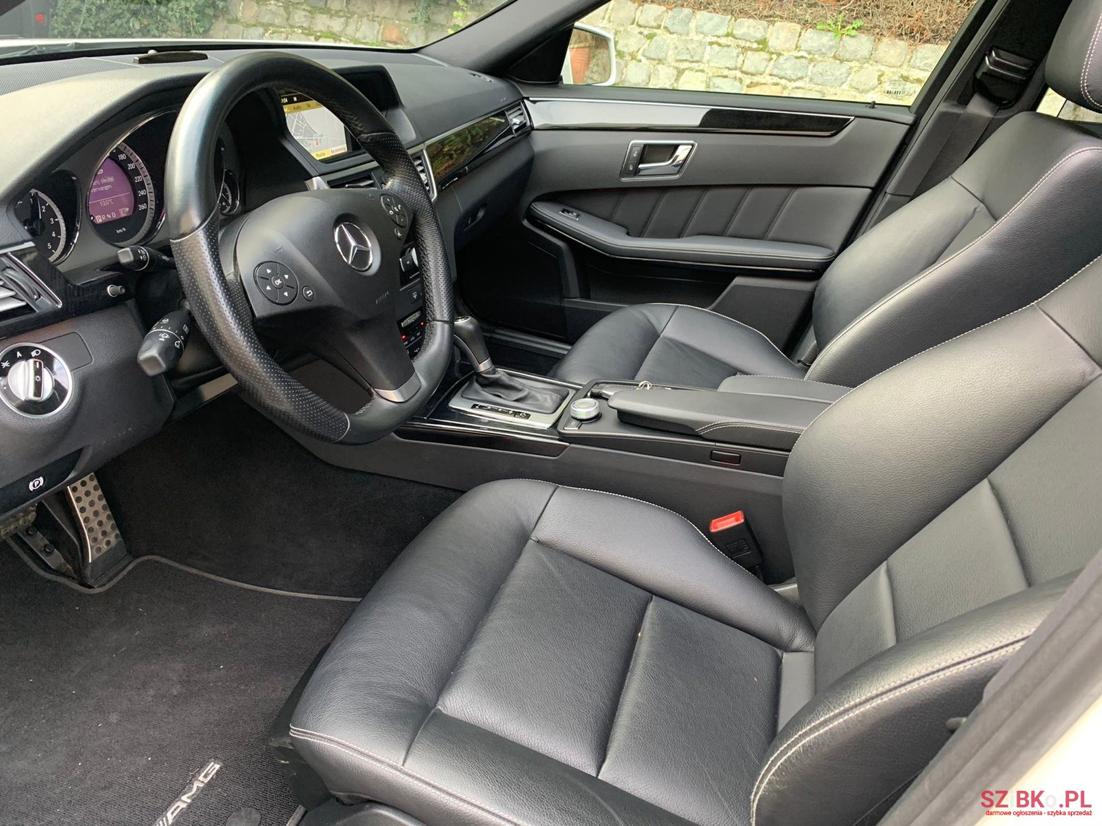 2011' Mercedes-Benz E 220 AMG Paket photo #5