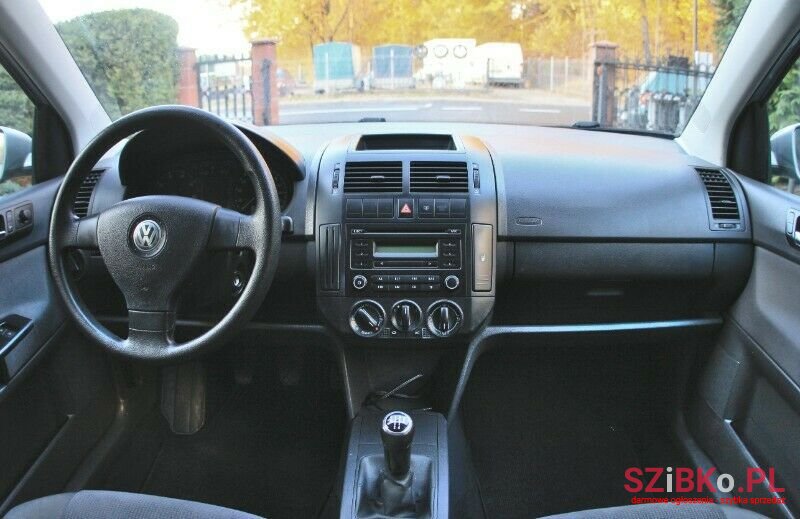 2007' Volkswagen Polo photo #6