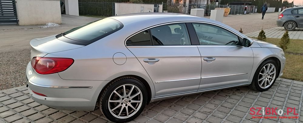 2010' Volkswagen Passat photo #5