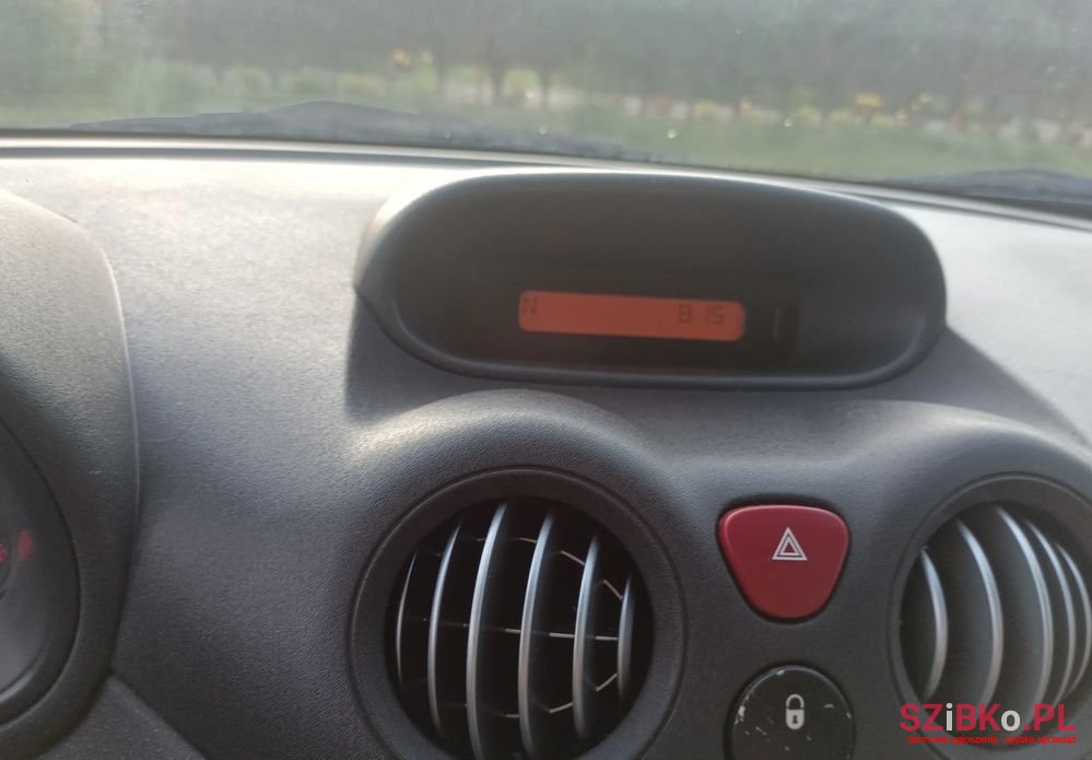 2005' Citroen C3 1.4 Confort photo #5